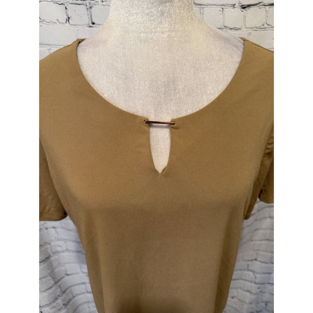 Susan Graver QVC keyhole neckline Top Blouse with a decorative metal bar Medium - Picture 2 of 6